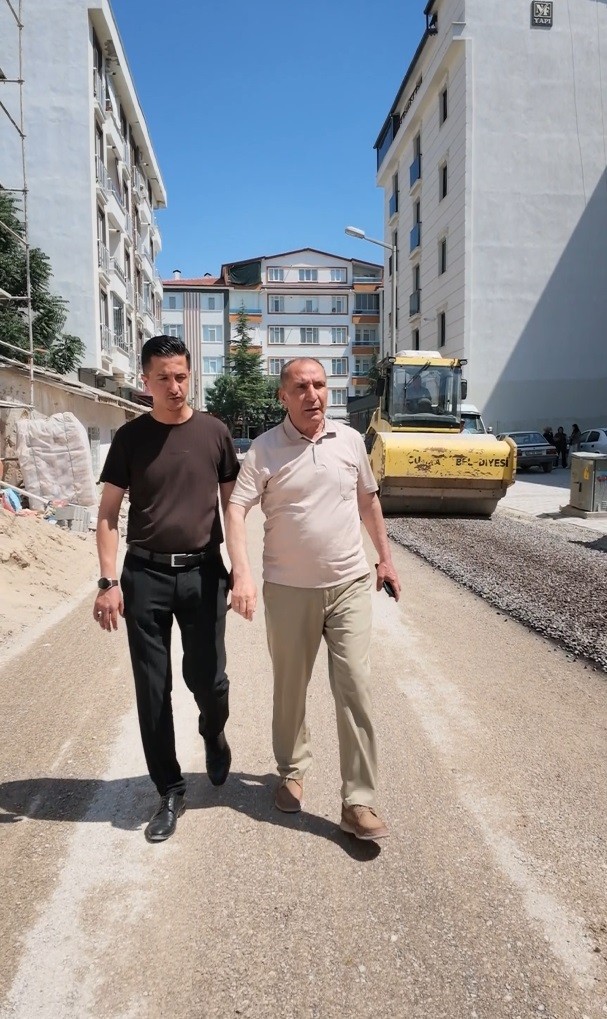 Başkan Mehmet Aydın, Bardakçı Mahallesi'ndeki Asfalt Çalışmalarını Yerinde İnceledi