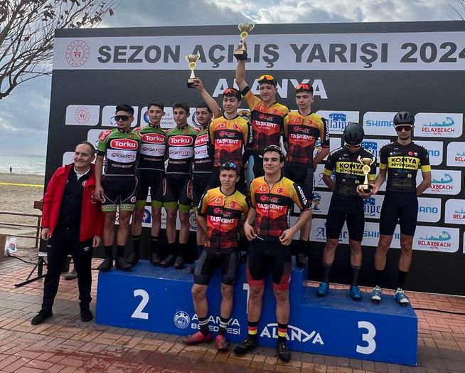 TORKU ŞEKERSPORLU GENÇLER TÜRKİYE İKİNCİSİ OLDU