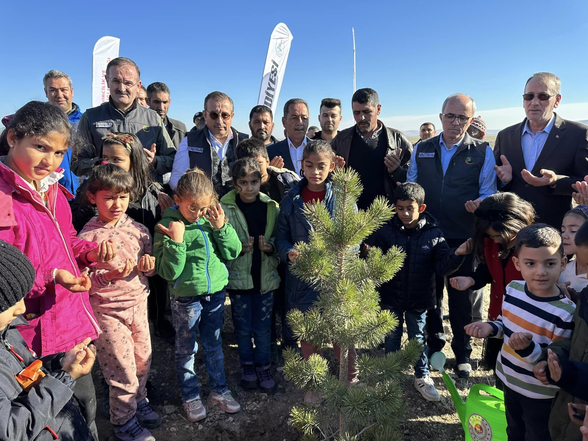 TUZCUOĞLU VE TAŞ'TAN ÇUMRA'YA ZİYARET