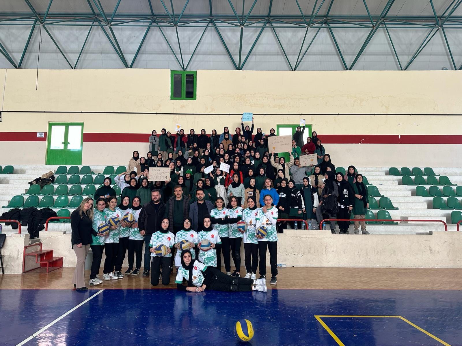 VOLEYBOLDA ŞAMPİYON BELLİ OLDU