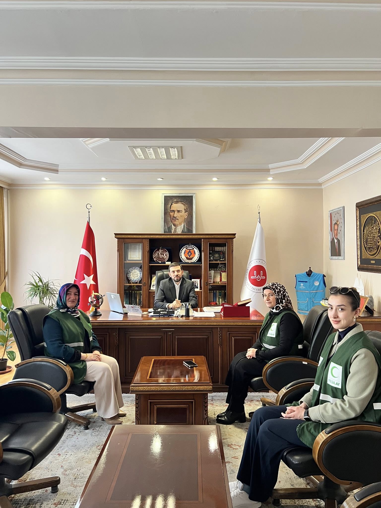 YEŞİLAY’DAN KIVRAK’A  ZİYARET