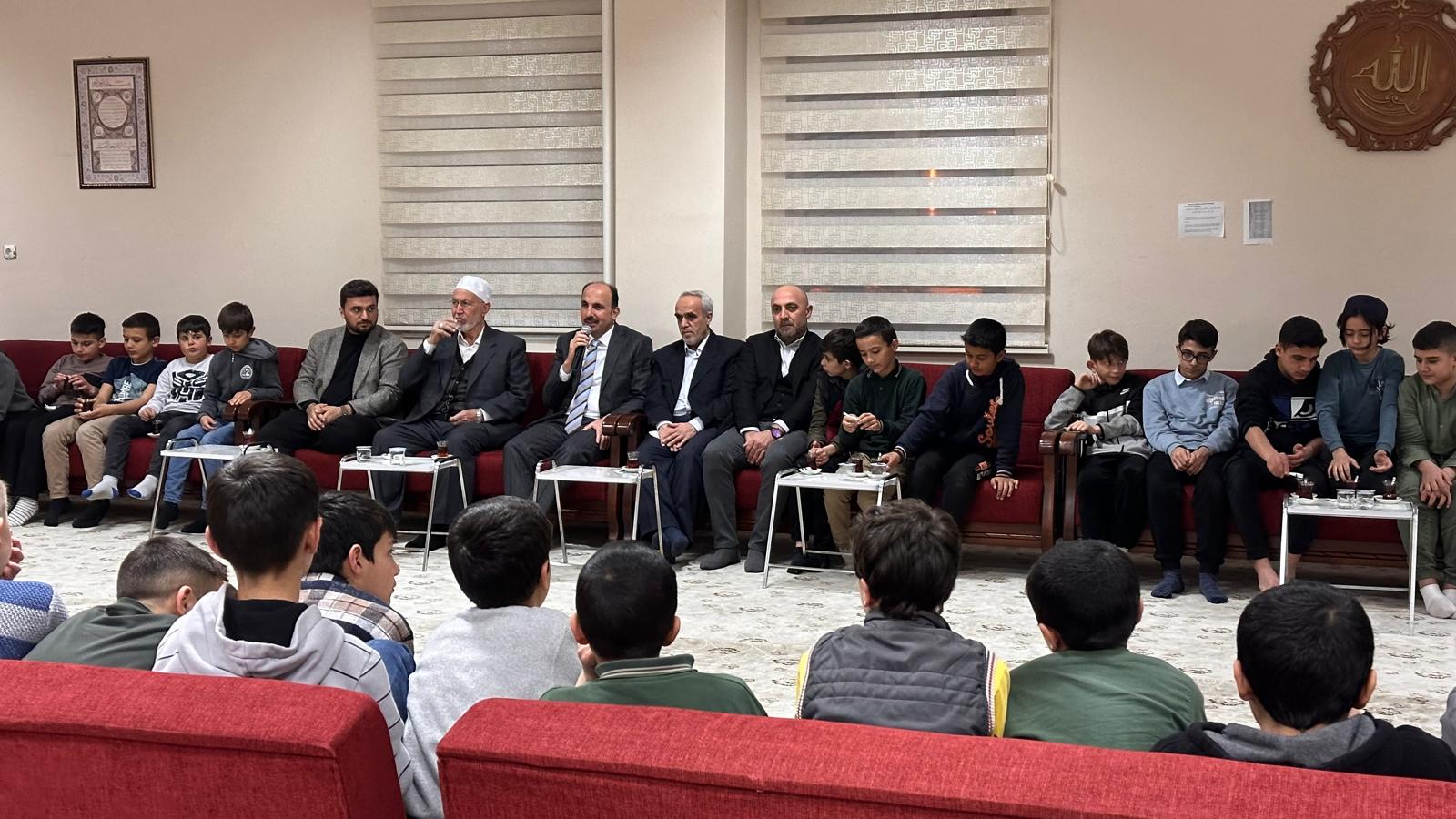 BAŞKAN ALTAY ÇUMRALILARIN RAMAZAN BEREKETİNE ORTAK OLDU