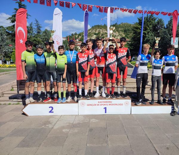 Yine Altın Madalya Yine Birincilik Yine Kupa! 