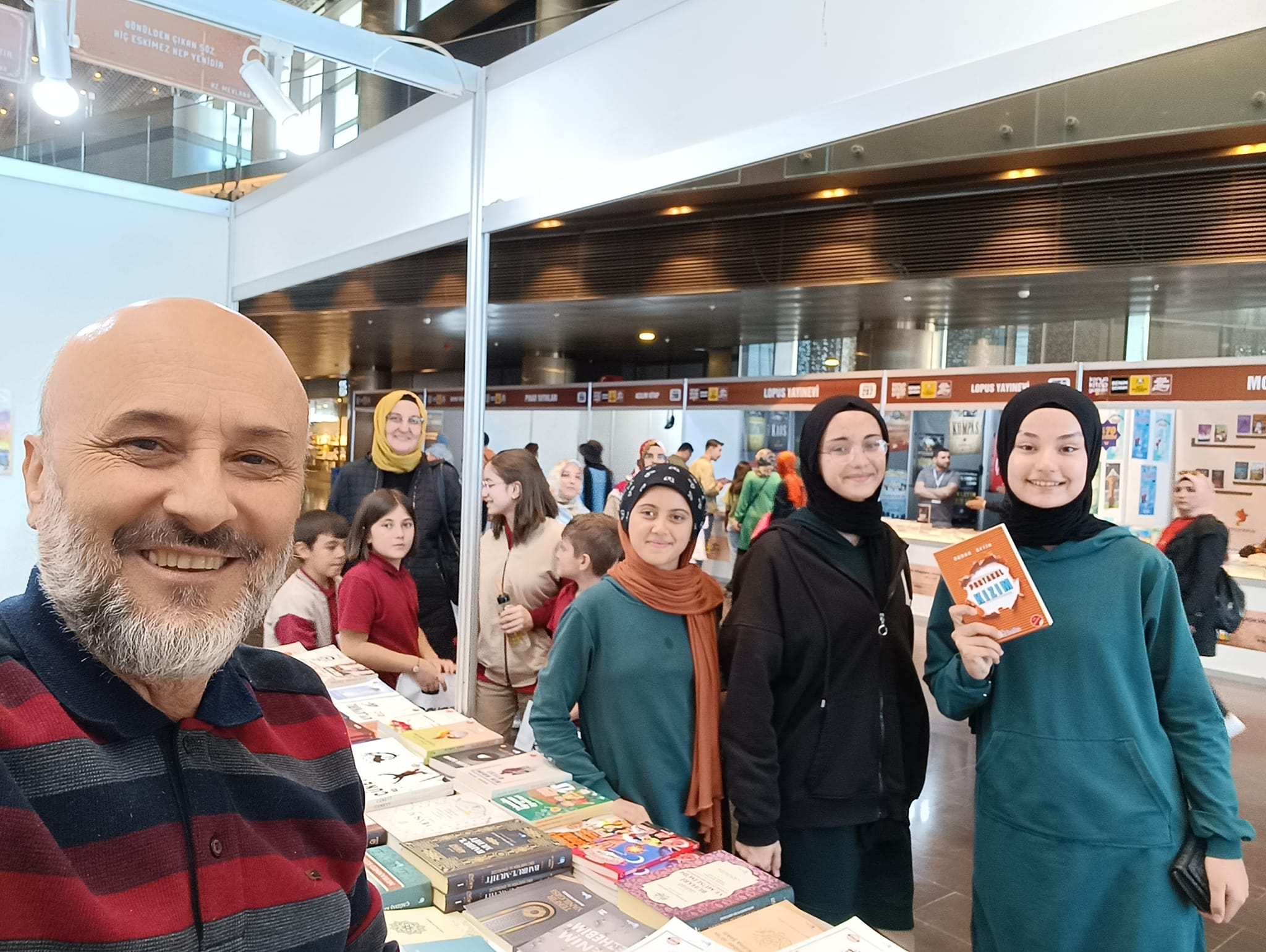 ÇETİN’İN KİTAPLARI YOĞUN İLGİ GÖRDÜ