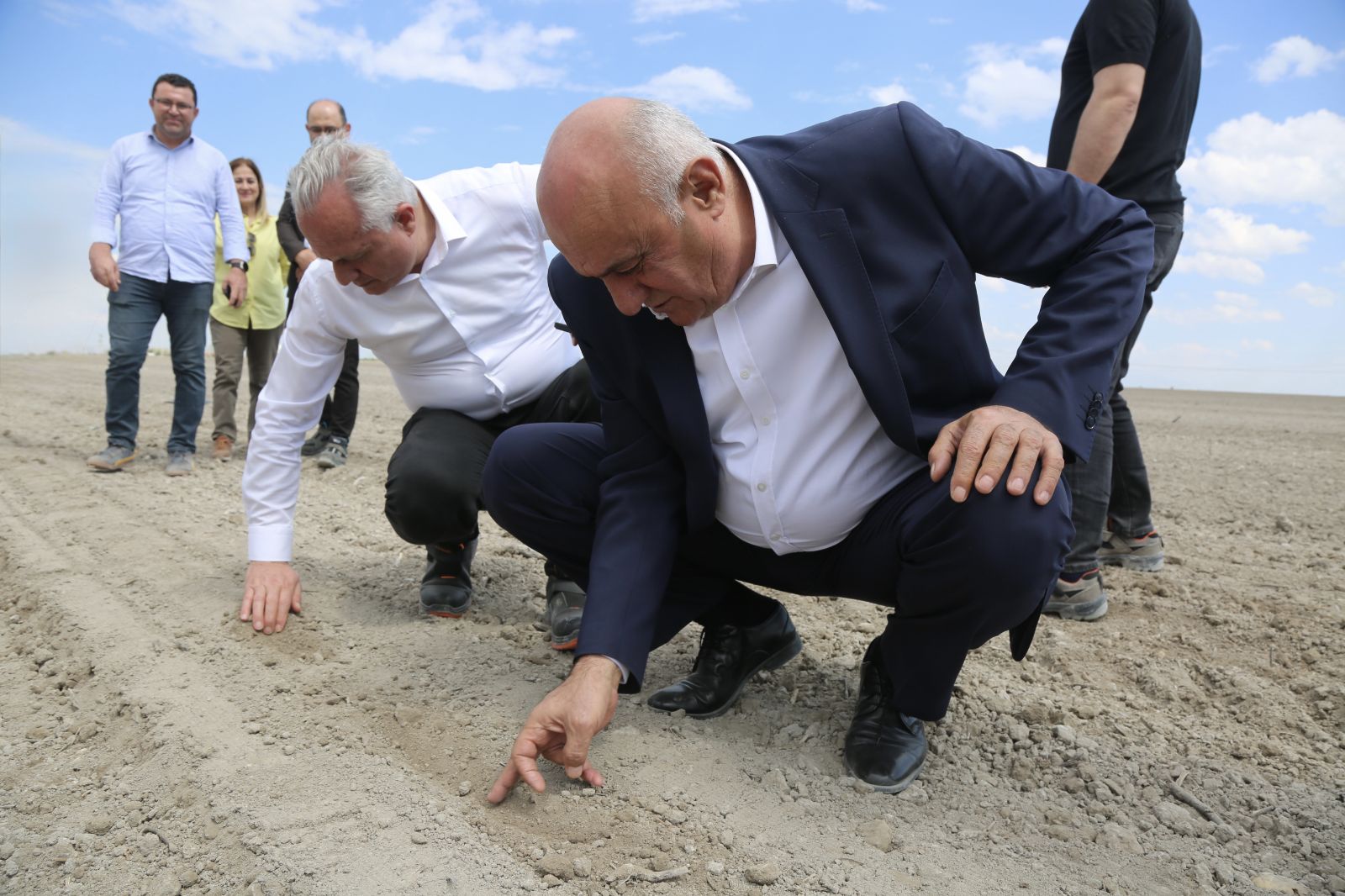 BAŞKAN ERKOYUNCU, PANCAR EKİMİNE START VERDİ