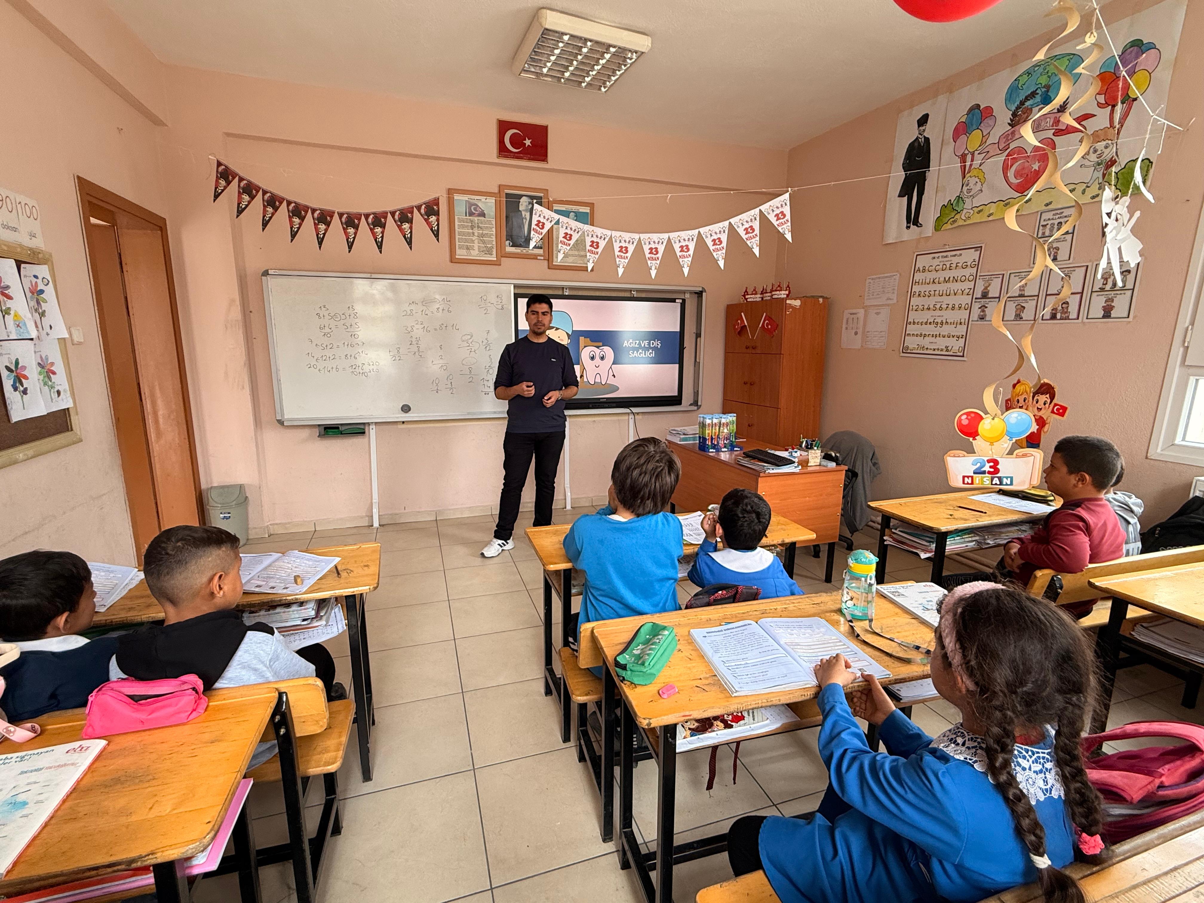MAHALLE OKULLARINDA ÖĞRENCİLERE AĞIZ VE DİŞ SAĞLIĞI EĞİTİMİ